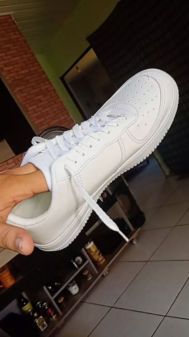 Foto de cliente 5 — Tênis Confortável Retrô